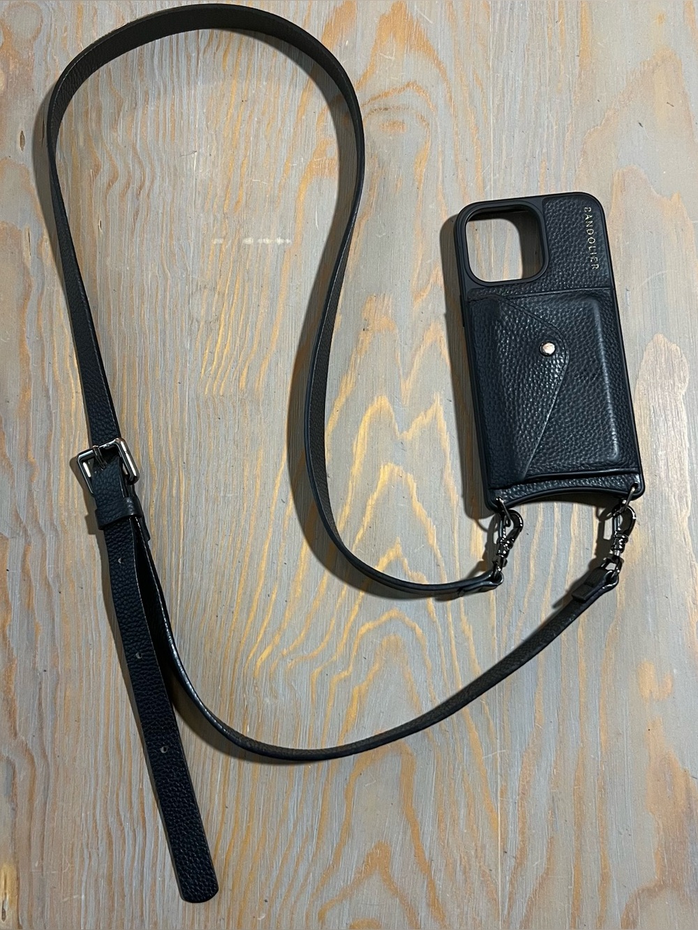 Bandolier iPhone 15 pro max Hailey crossbody phone case in black leather - Picture 2 of 5